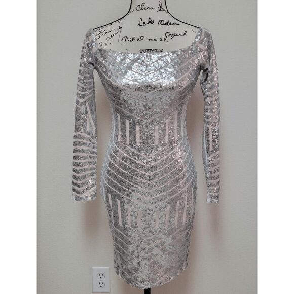 HOT MIAMI STYLES Silver Sequin Off Shoulders Sexy Mini Bodycon Party Dress S - Picture 4 of 16